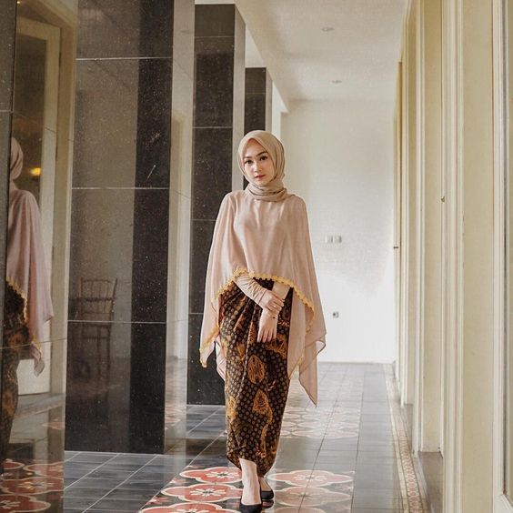 15 Kombinasi Warna Kebaya yang Bagus