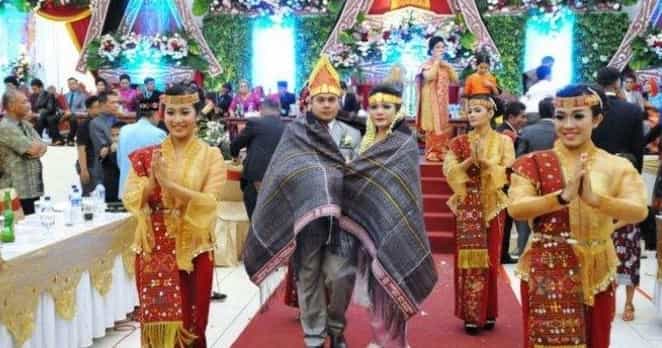 Urutan Prosesi dalam Pernikahan Adat Batak - parasayu.net